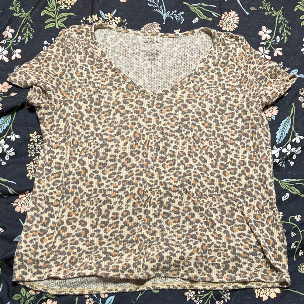 Arizona Jean Company Leopard Print Short Sleeve Top